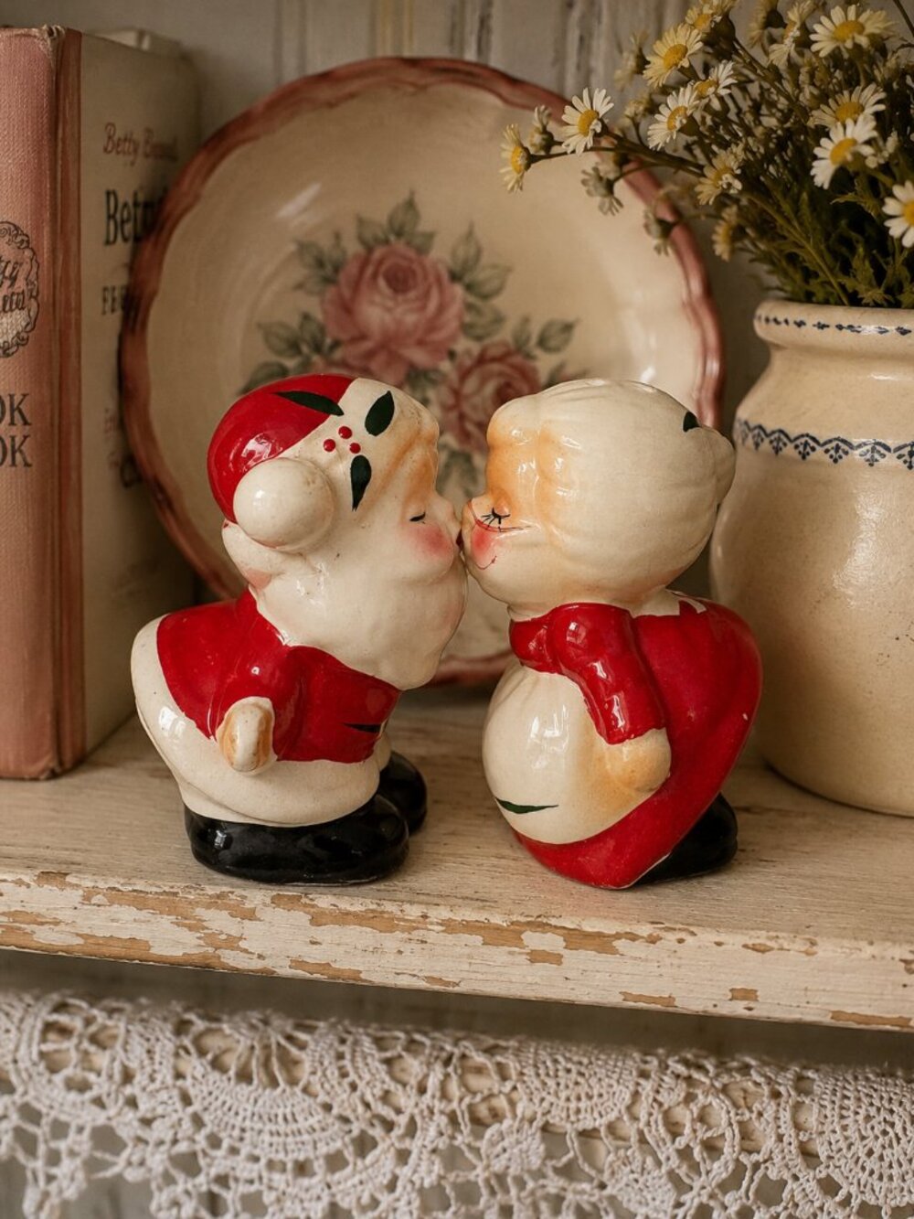 Vintage Kissing Santa & Mrs. Claus Salt & Pepper Shakers | Taiwan